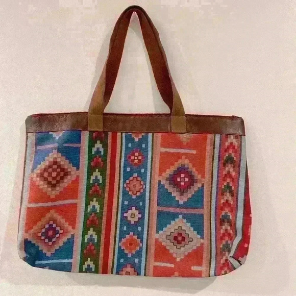 Saks Fifth Avenue Handbags - Saks‎ Fifth Avenue Oversized Southwestern Native Print Tote